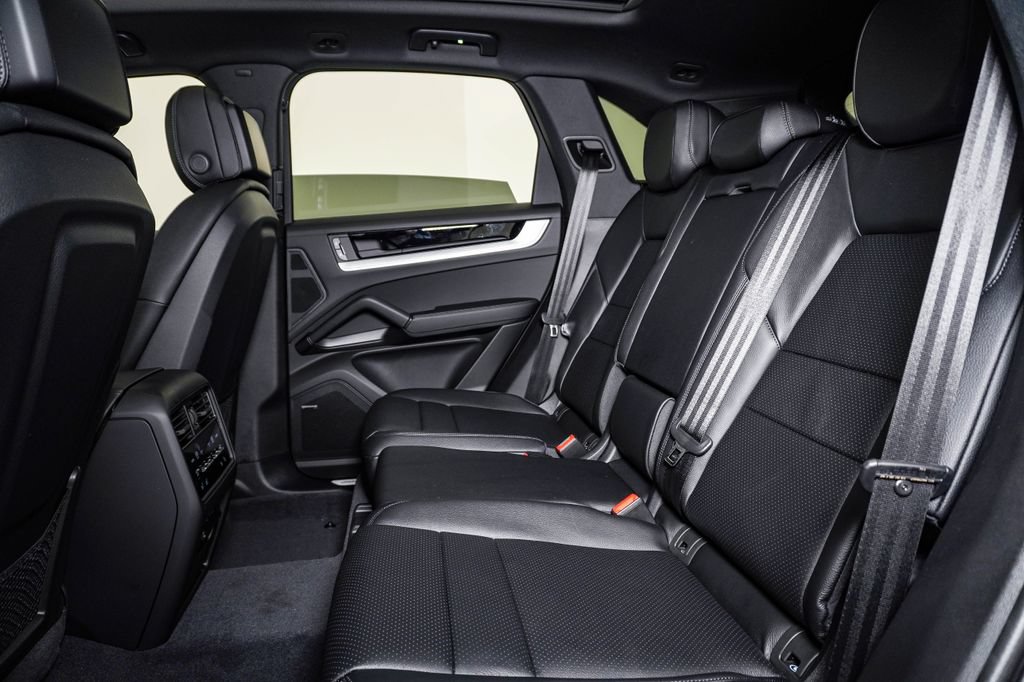 New 2026 Porsche Cayenne AWD/4WD image 17