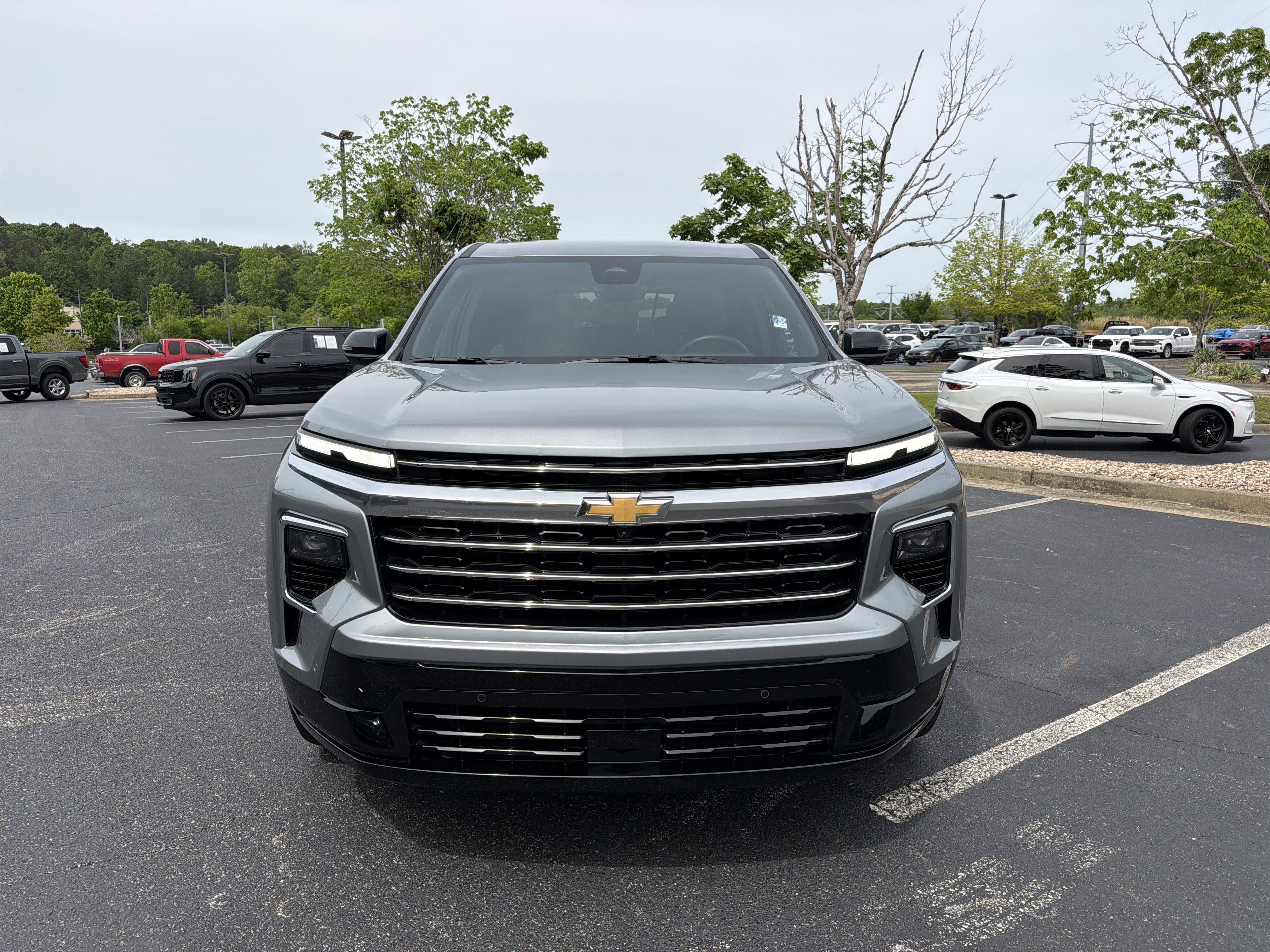 Used 2025 Chevrolet Traverse High Country w/ LPO, Floor Liner Package AWD/4WD image 2