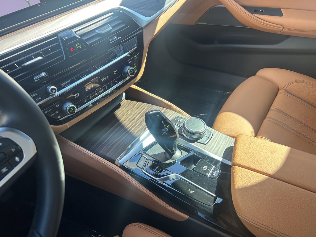 Used 2023 BMW M550i xDrive image 23