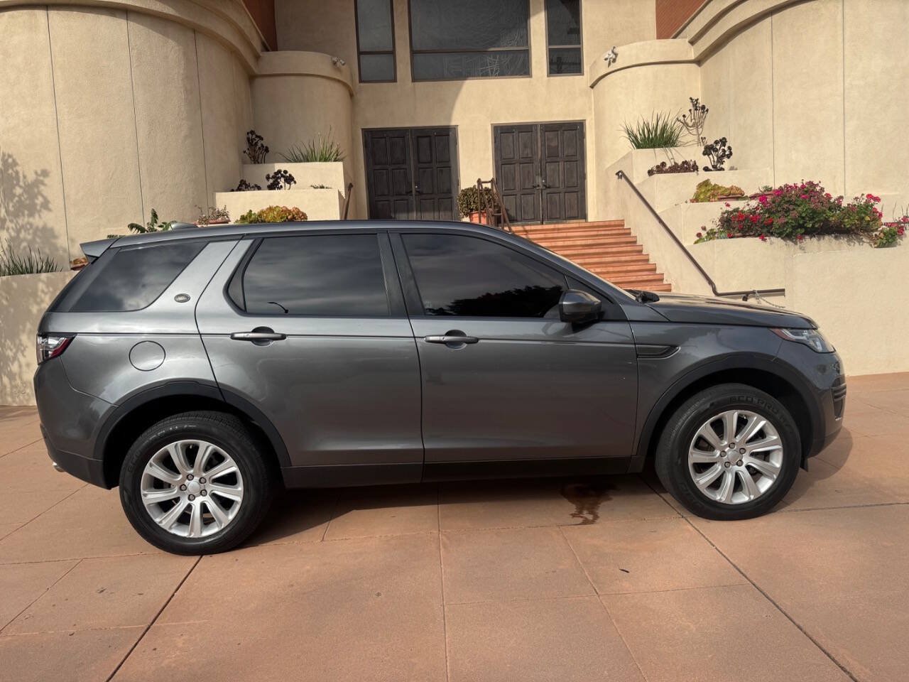 Used 2017 Land Rover Discovery Sport SE AWD/4WD image 5