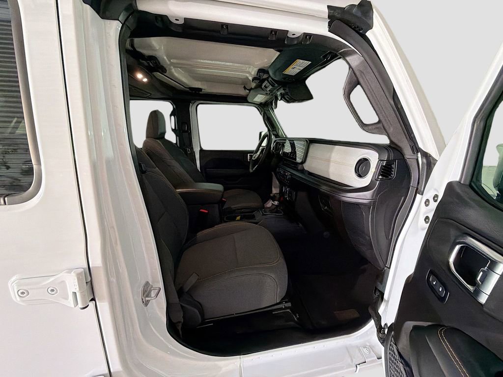 Used 2025 Jeep Wrangler Unlimited Sahara w/ Safety Group image 29