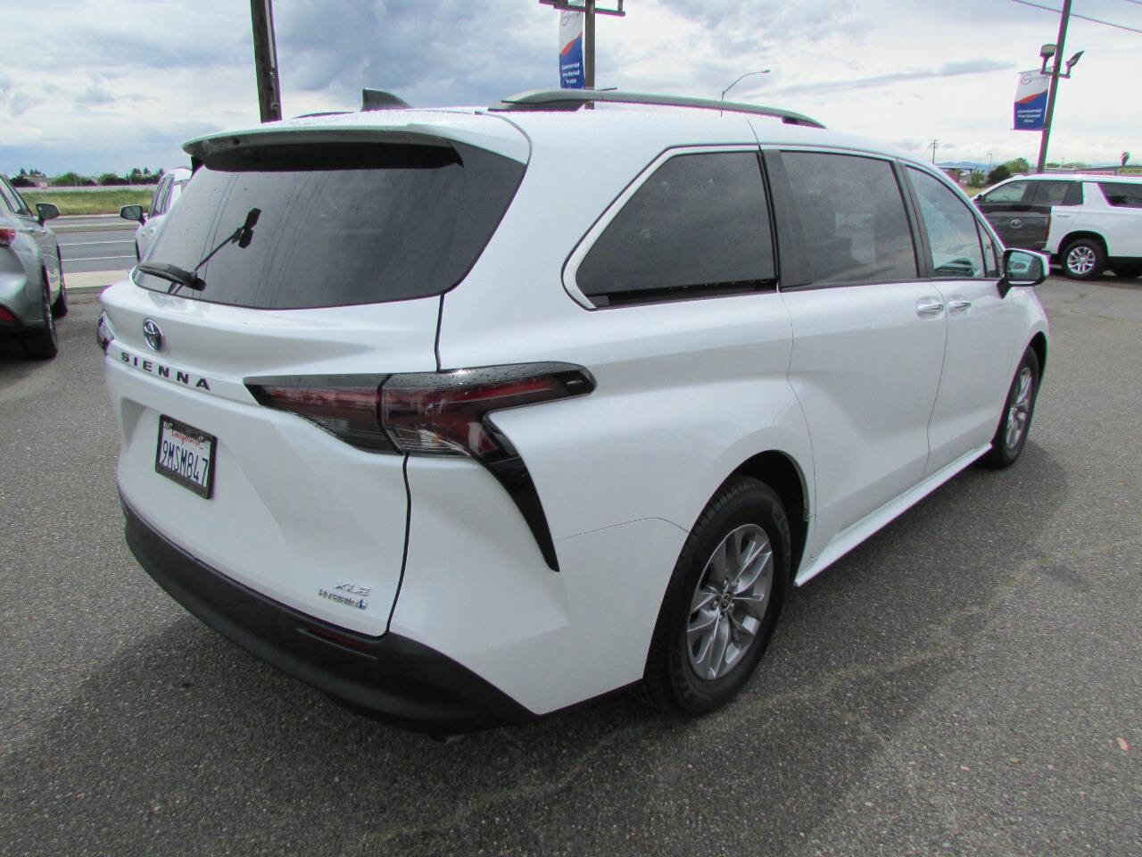 Used 2024 Toyota Sienna XLE image 7