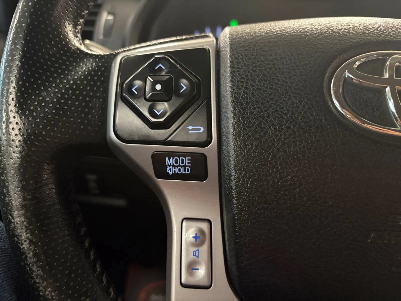 Used 2016 Toyota 4Runner SR5 AWD/4WD image 27