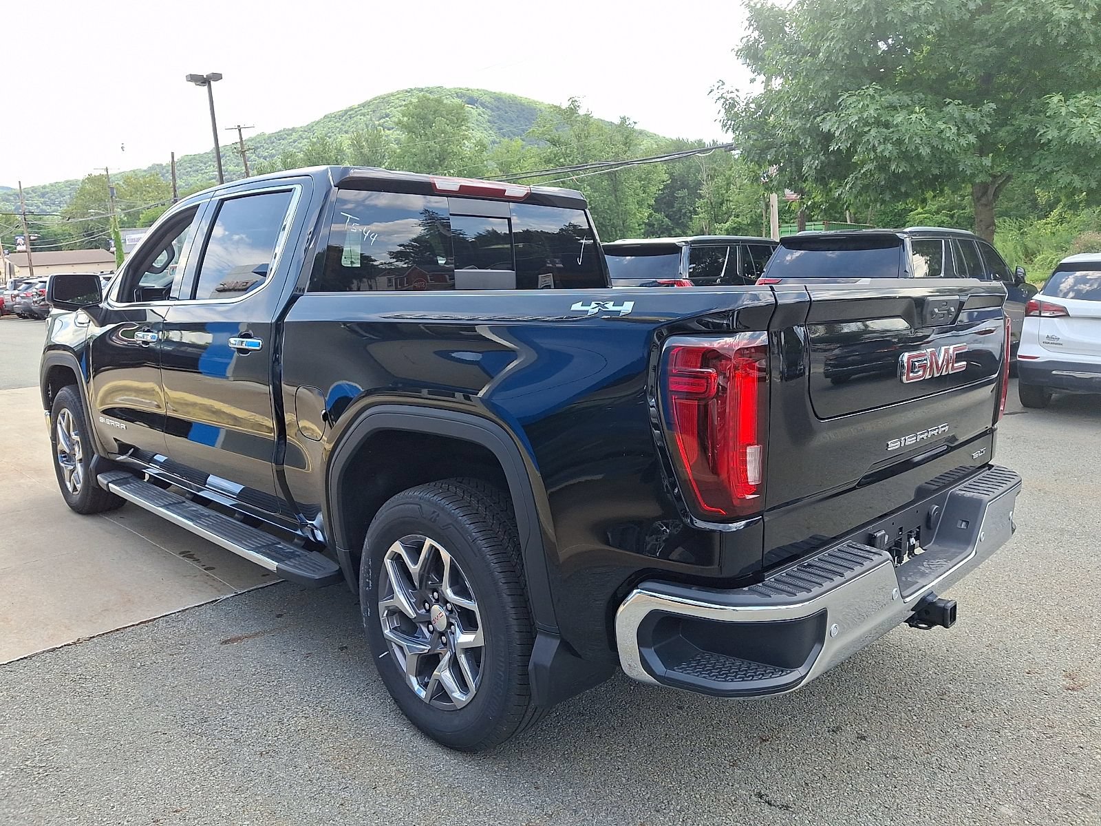 New 2026 GMC Sierra 1500 SLT w/ SLT Premium Plus Package AWD/4WD image 4