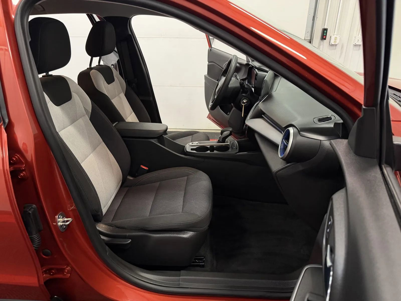Used 2024 Chevrolet Trax LS w/ LS Convenience Package FWD image 44