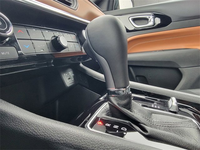 Certified 2024 Jeep Compass Limited image 30