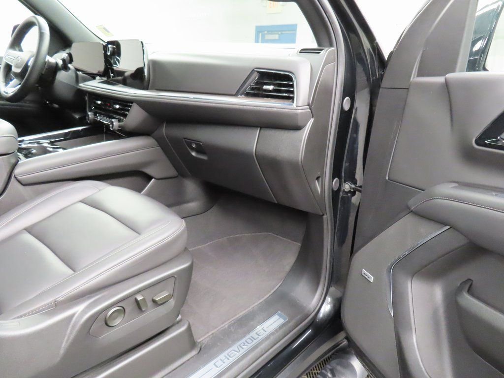 Used 2025 Chevrolet Suburban Z71 w/ Z71 Off-Road Package AWD/4WD image 35