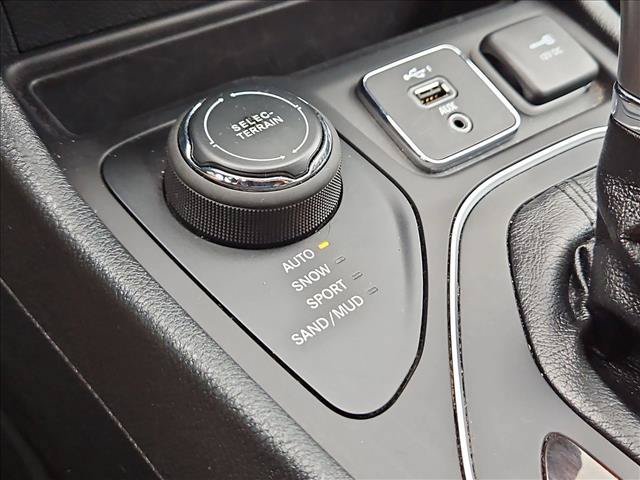 Used 2022 Jeep Cherokee Latitude Lux w/ Mopar Interior Package AWD/4WD image 22