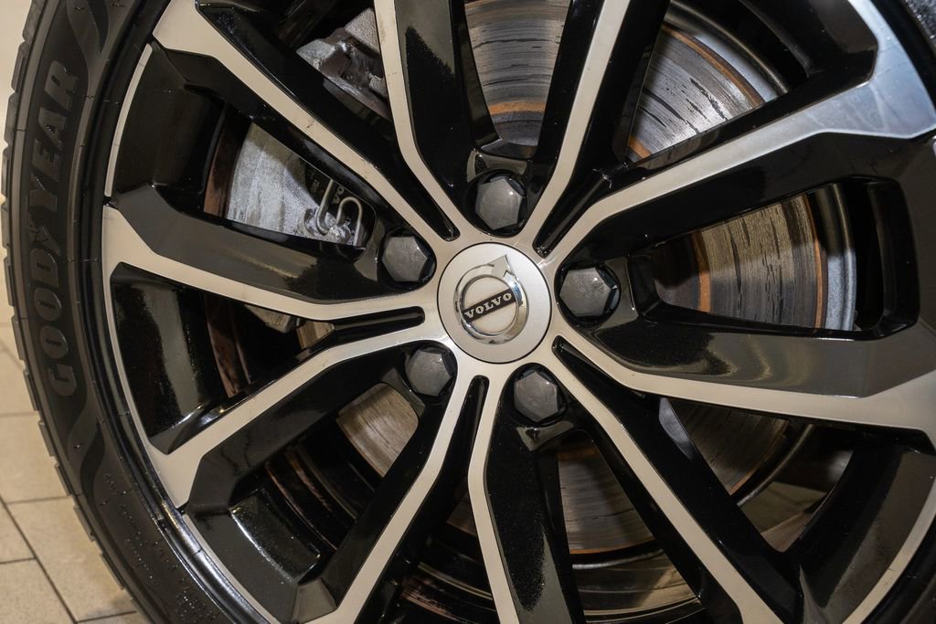 Used 2019 Volvo V60 T5 Momentum image 21