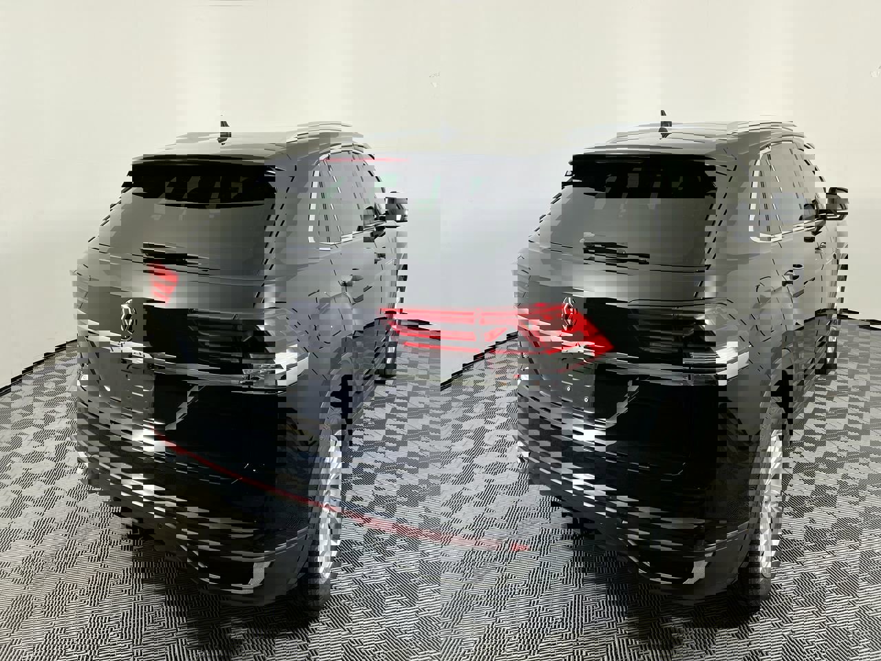 Used 2021 Volkswagen Atlas Cross Sport SEL FWD image 3