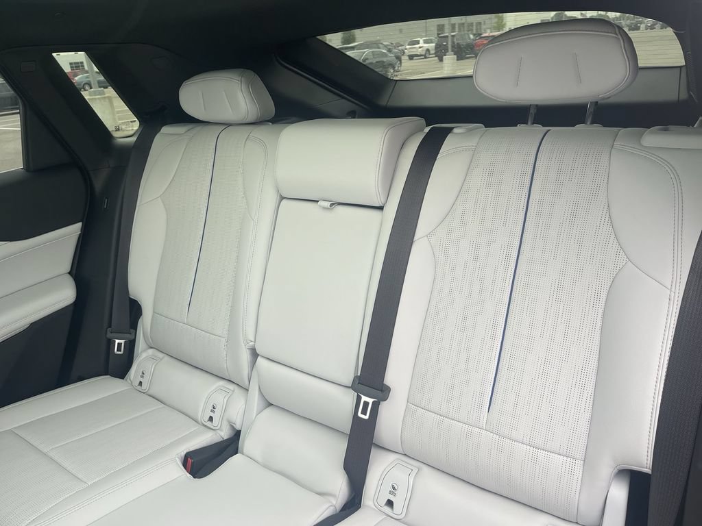 Certified 2025 Cadillac Lyriq Luxury AWD/4WD image 38