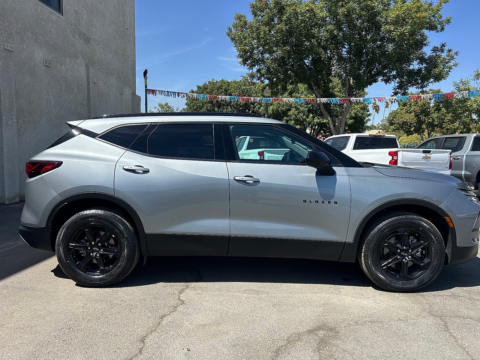 Used 2023 Chevrolet Blazer LT w/ Midnight/Sport Edition FWD image 2