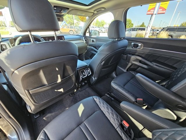 Used 2023 Kia Sorento SX Prestige image 11