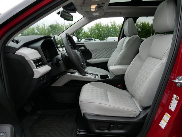 Used 2025 Mitsubishi Outlander SEL AWD/4WD image 15