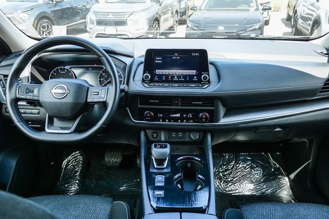 Used 2025 Nissan Rogue SV FWD image 13
