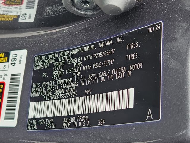 Used 2025 Toyota Sienna XLE image 35