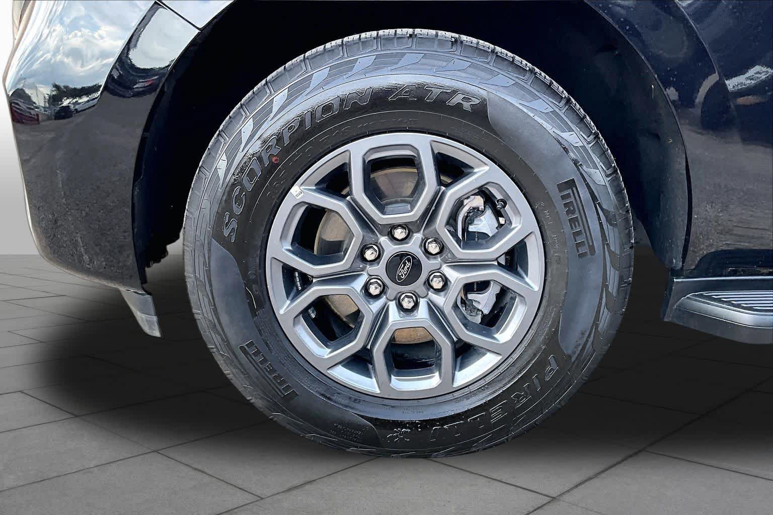 Used 2025 Ford Expedition Active RWD image 11