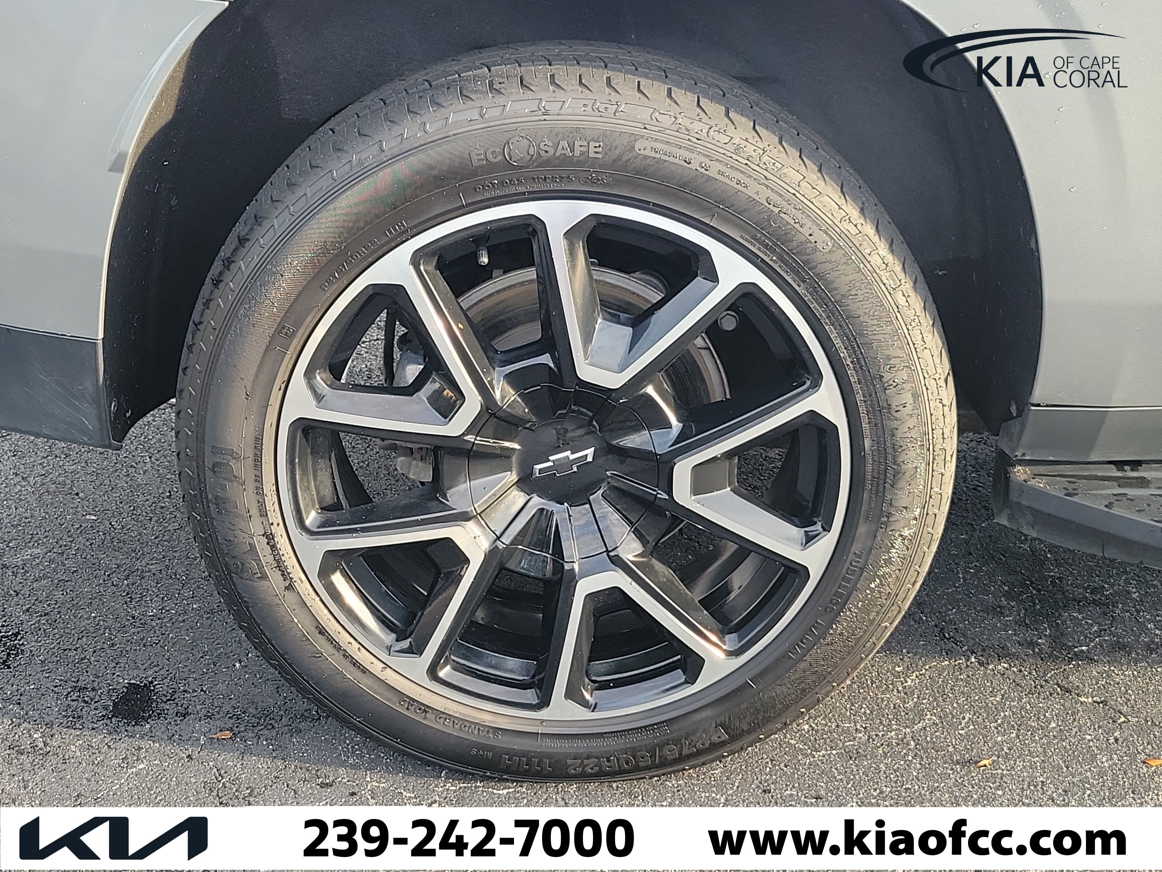 Used 2024 Chevrolet Suburban RST RWD image 9
