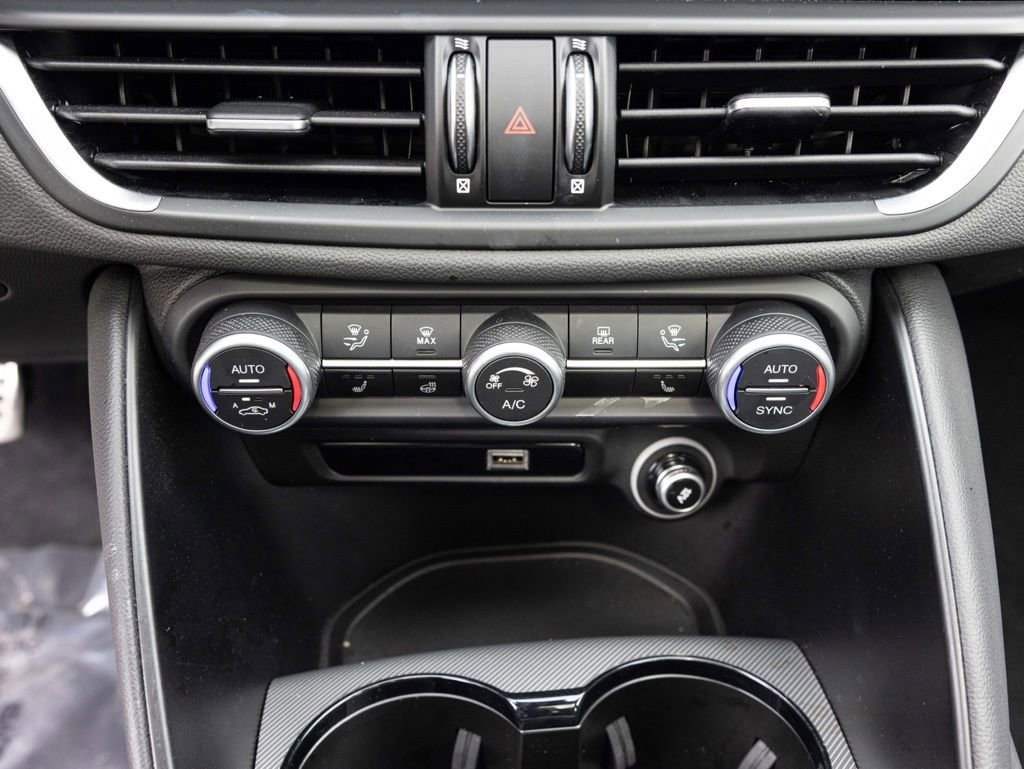 Used 2024 Alfa Romeo Giulia Veloce image 37