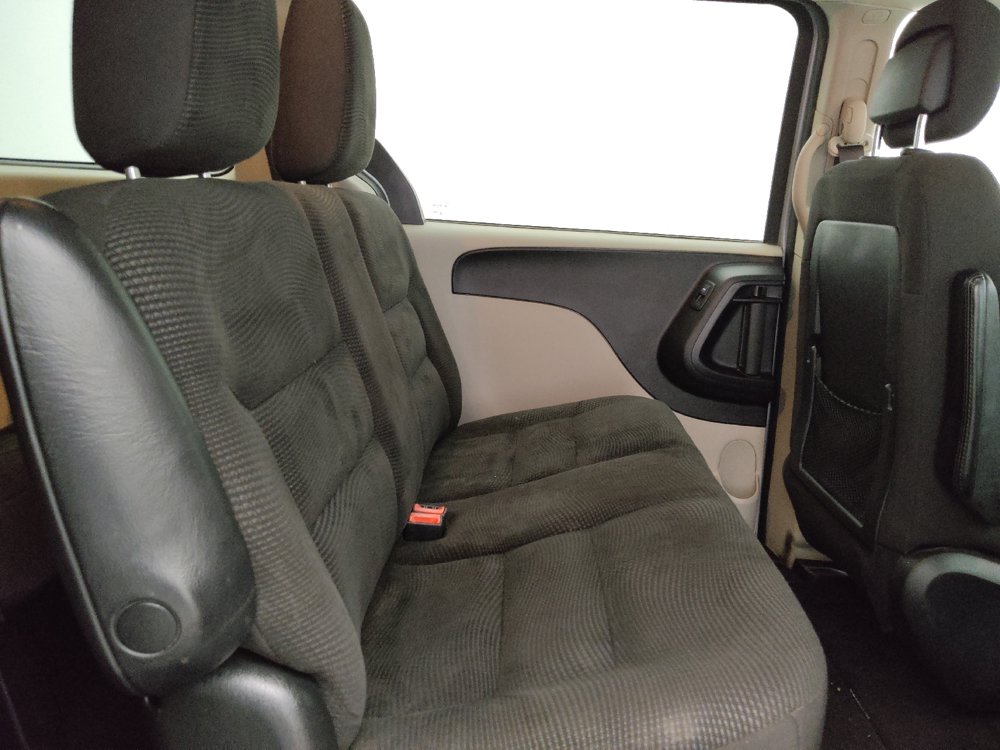 Used 2020 Dodge Grand Caravan SE FWD image 19