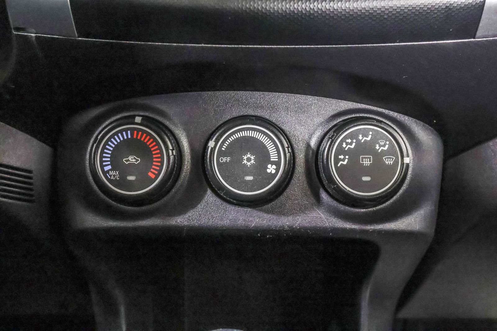 Used 2009 Mitsubishi Outlander ES image 27