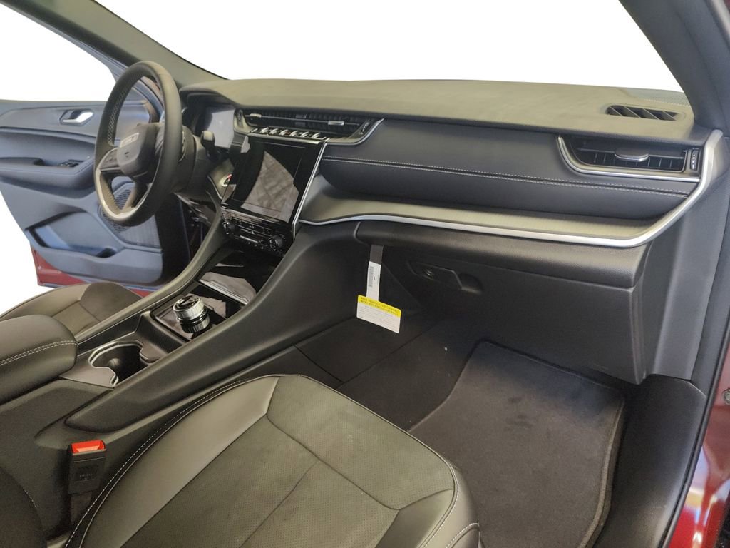 New 2025 Jeep Grand Cherokee Altitude image 17