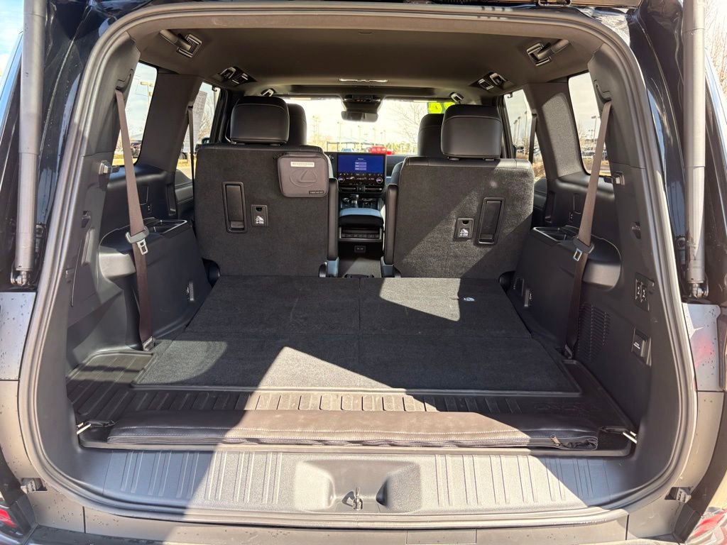 Used 2024 Lexus GX 550 w/ Accessory Package (2T) image 32