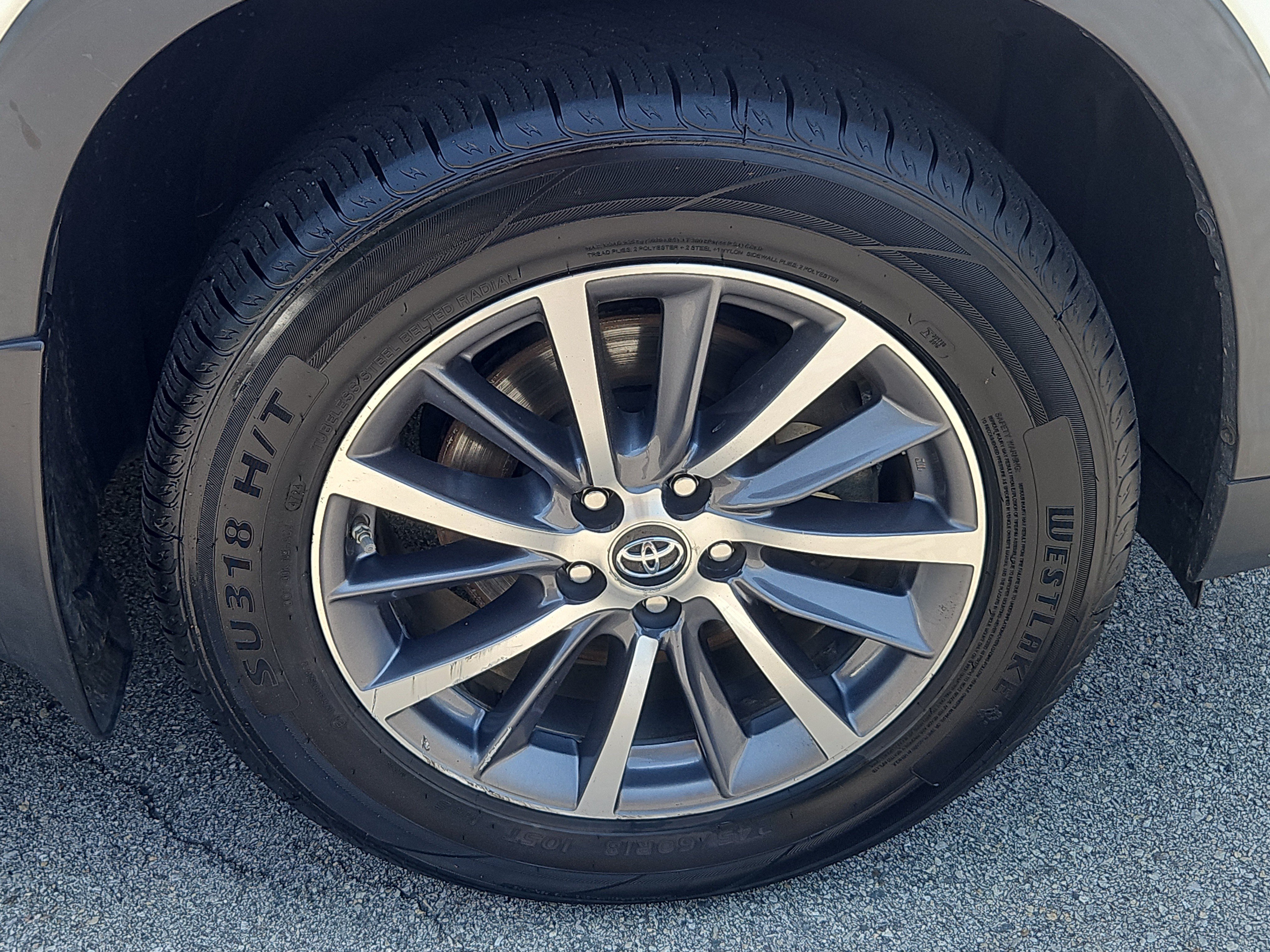 Used 2019 Toyota Highlander XLE AWD/4WD image 11