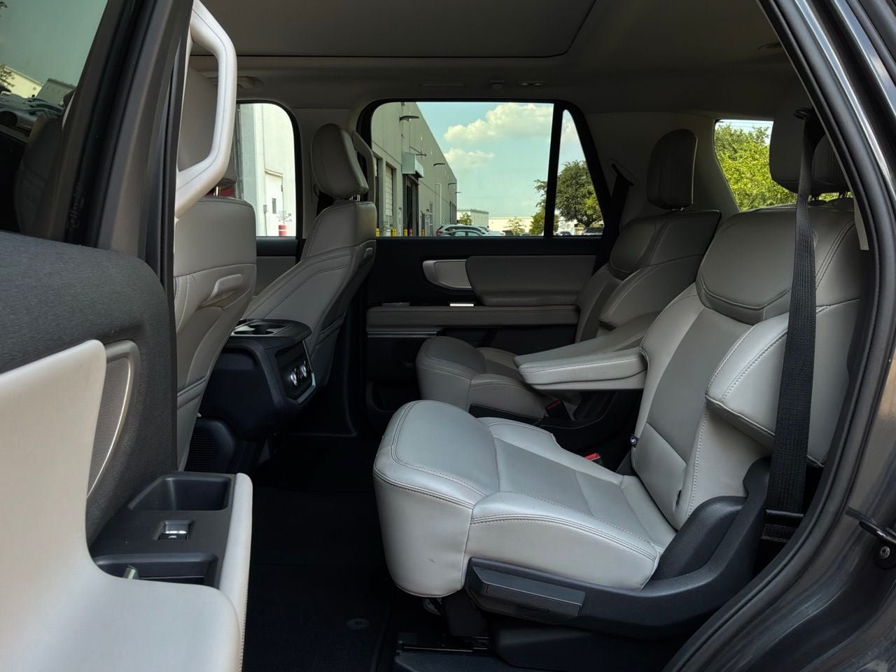 Used 2025 Ford Expedition Active AWD/4WD image 13