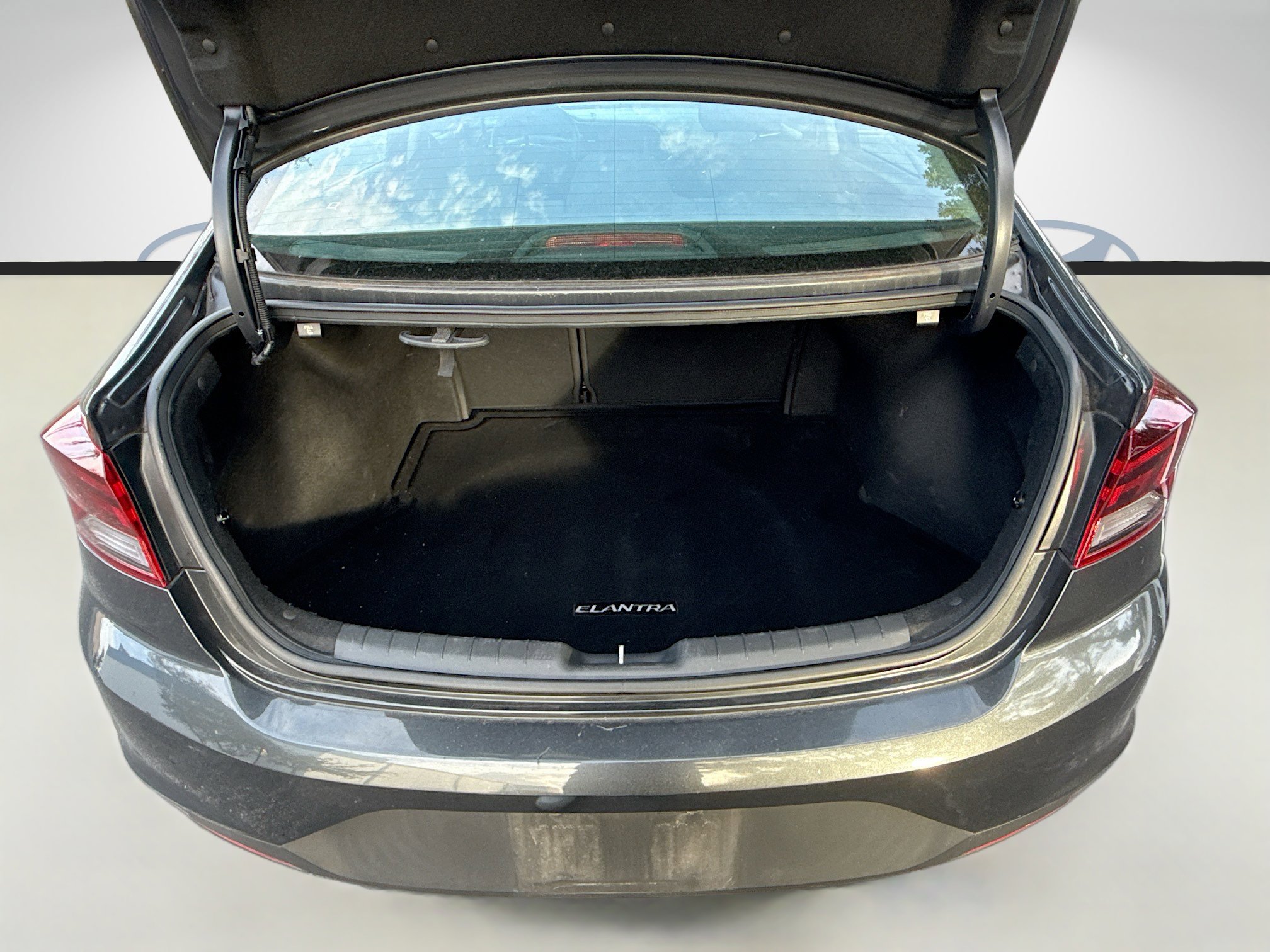 Used 2020 Hyundai Elantra SE w/ Cargo Package (C1) image 23