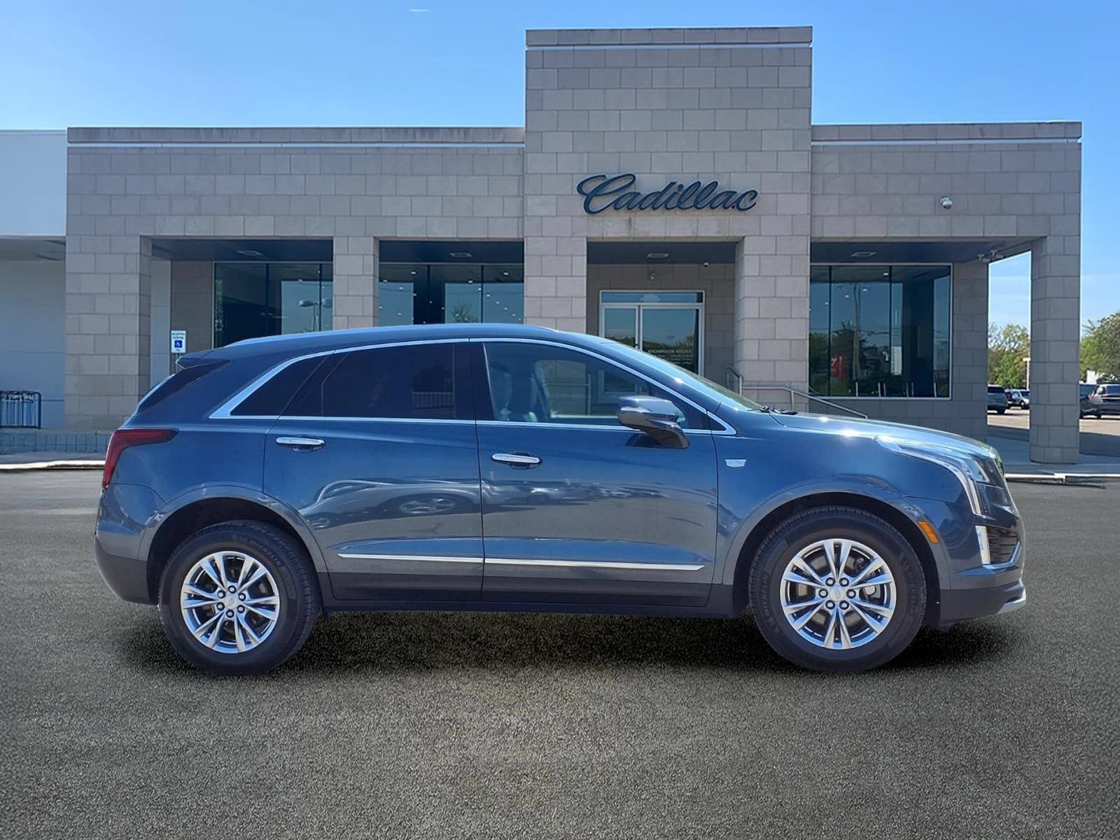 Used 2020 Cadillac XT5 Premium Luxury w/ LPO, Floor Liner Package AWD/4WD image 4