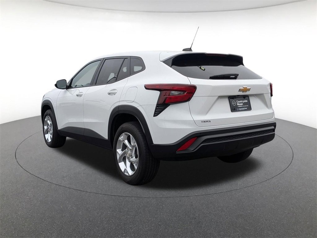 Used 2024 Chevrolet Trax LS w/ LS Convenience Package image 7