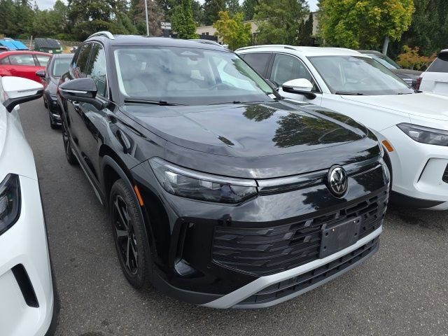 Used 2025 Volkswagen Tiguan SE FWD image 7