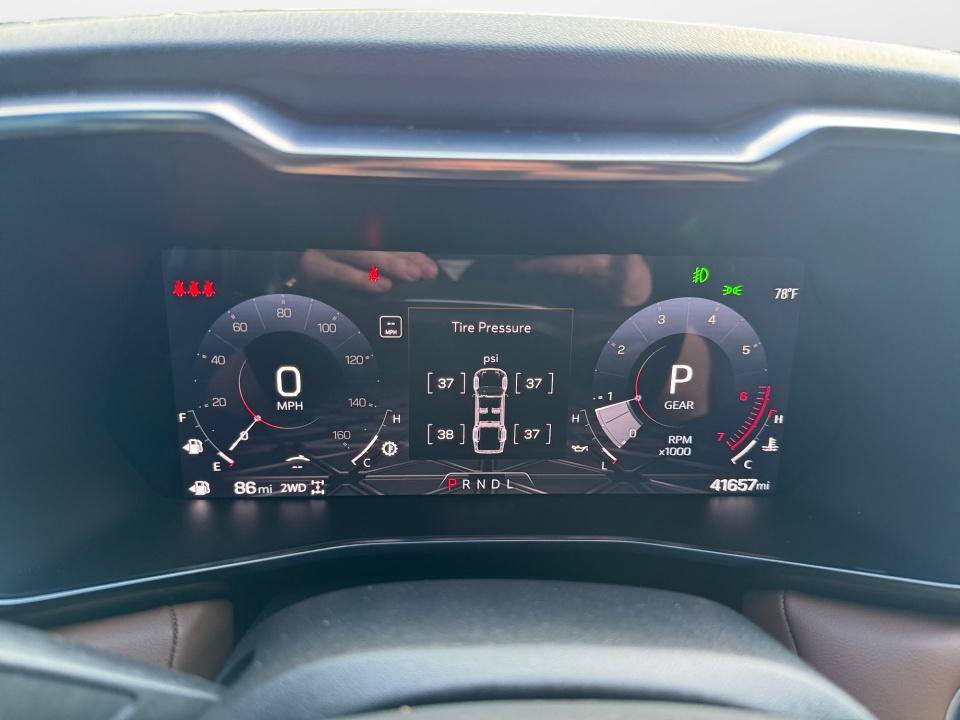 Certified 2024 GMC Canyon AT4 w/ Technology Package AWD/4WD image 14