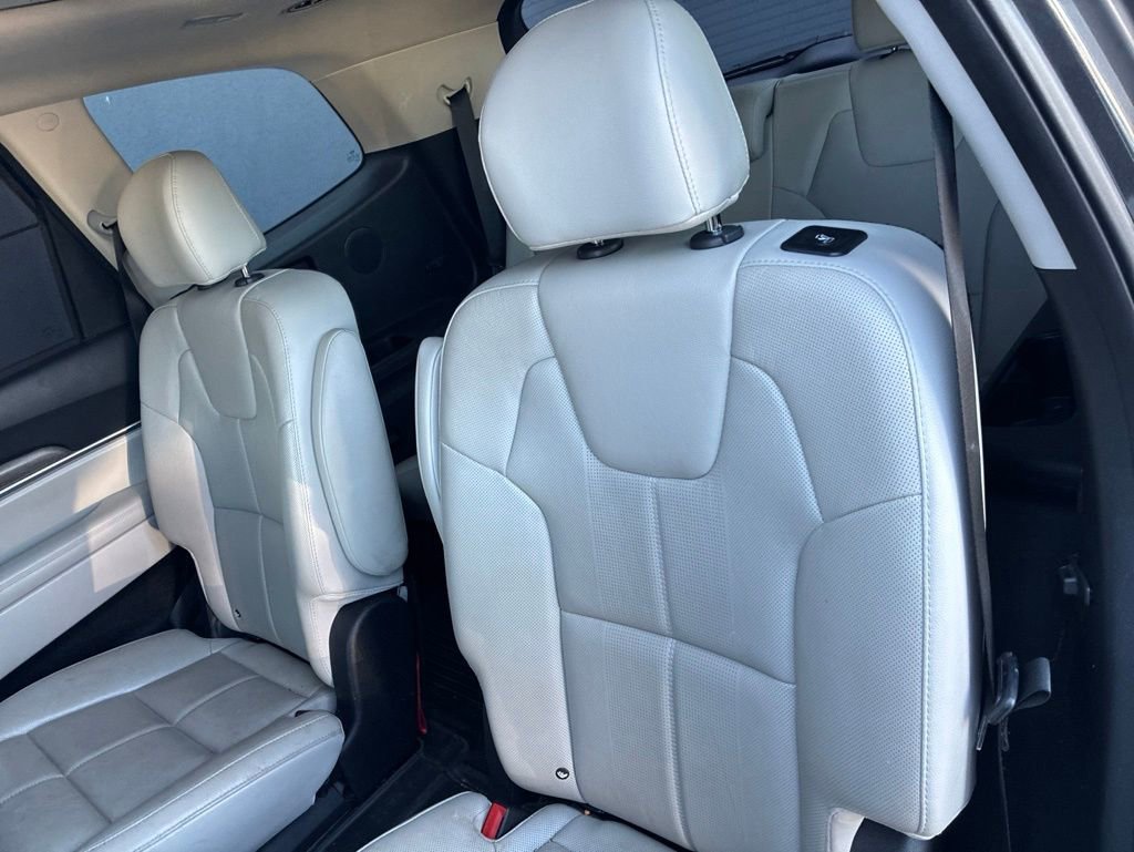 Used 2020 Kia Telluride SX w/ Towing Package FWD image 14