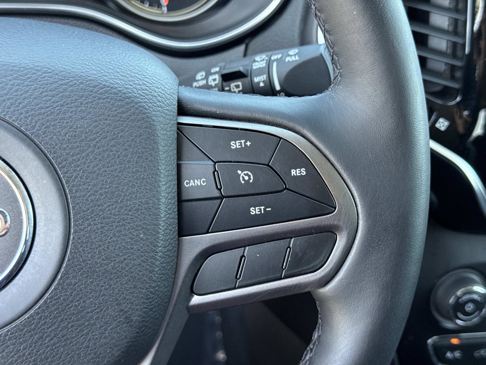 Used 2019 Jeep Cherokee Limited w/ Luxury Group image 12