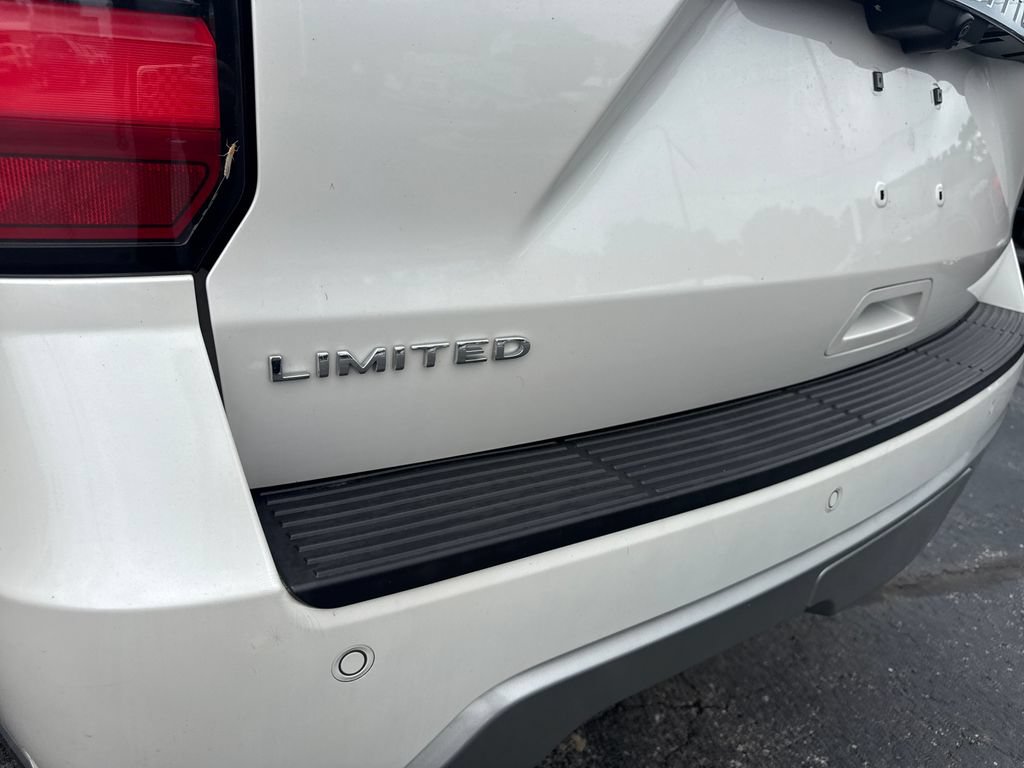 Used 2019 Ford Expedition Limited w/ Equipment Group 302A AWD/4WD image 11
