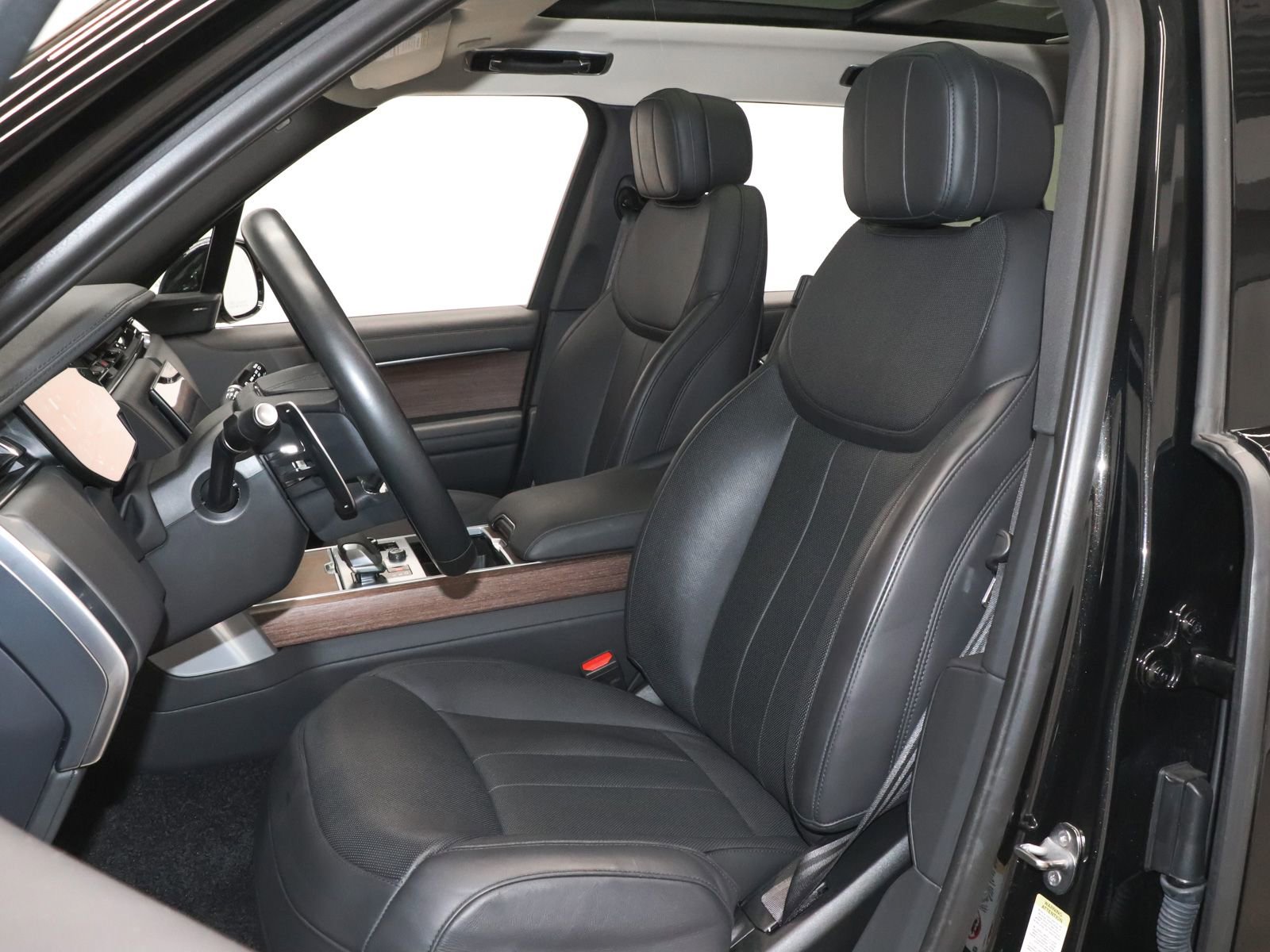 Used 2023 Land Rover Range Rover SE image 21