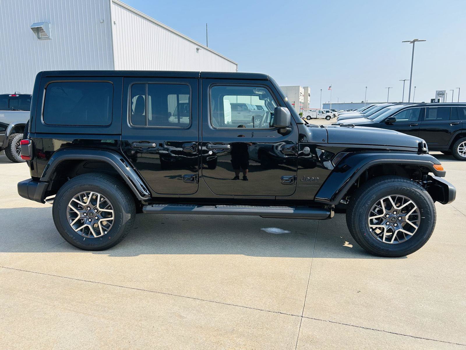 New 2026 Jeep Wrangler Unlimited Sahara w/ Technology Group AWD/4WD image 39
