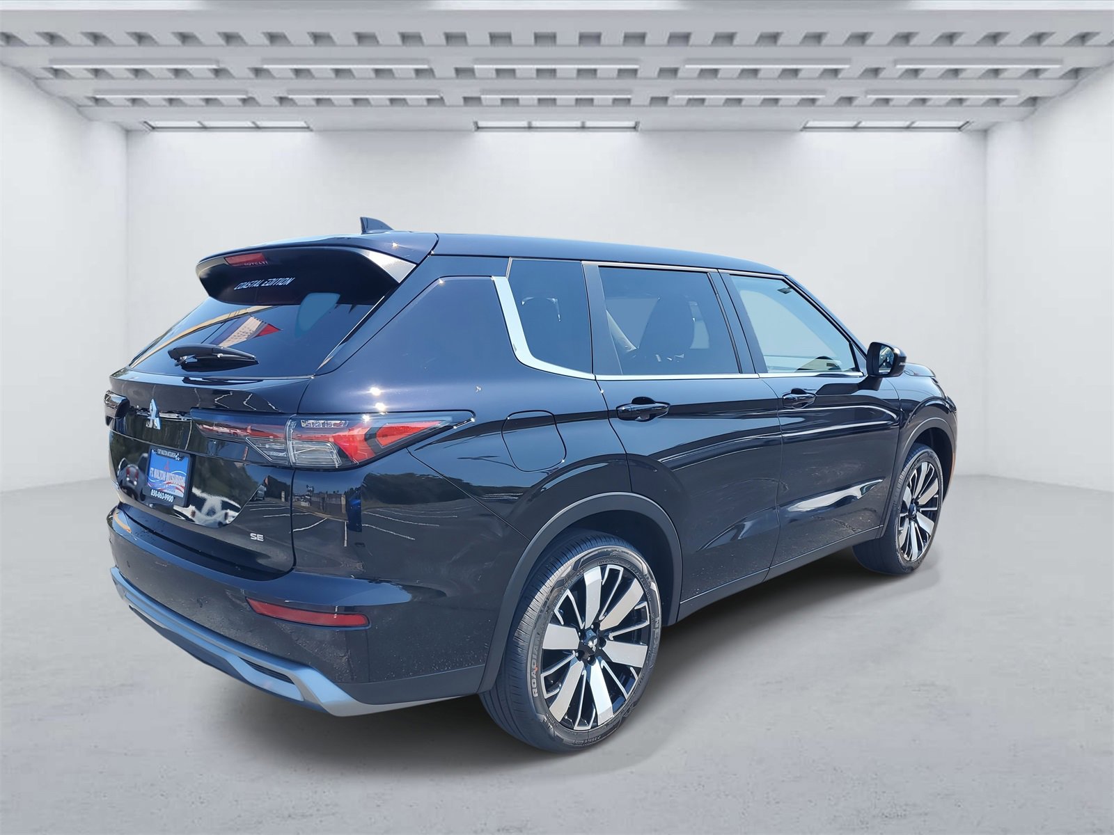 New 2025 Mitsubishi Outlander SE image 4