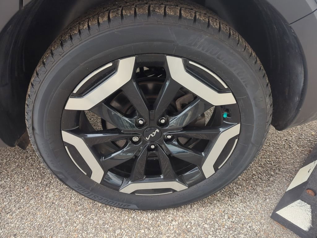 Used 2023 Kia Telluride S image 10