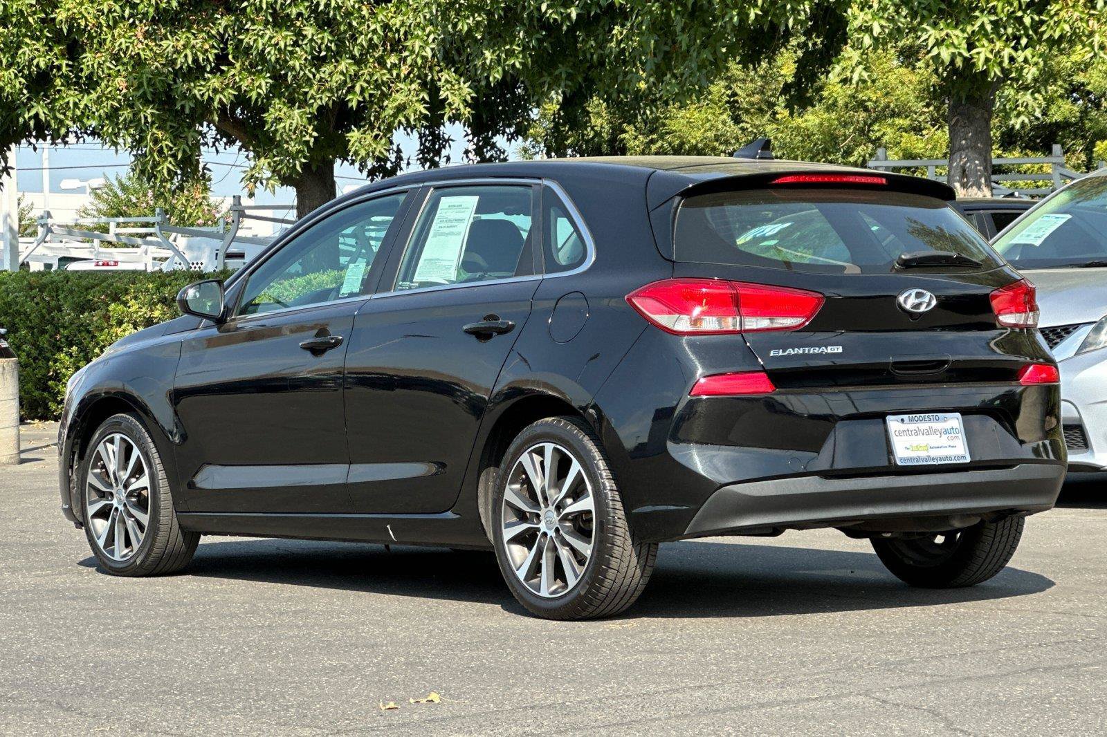 Used 2020 Hyundai Elantra GT FWD image 5