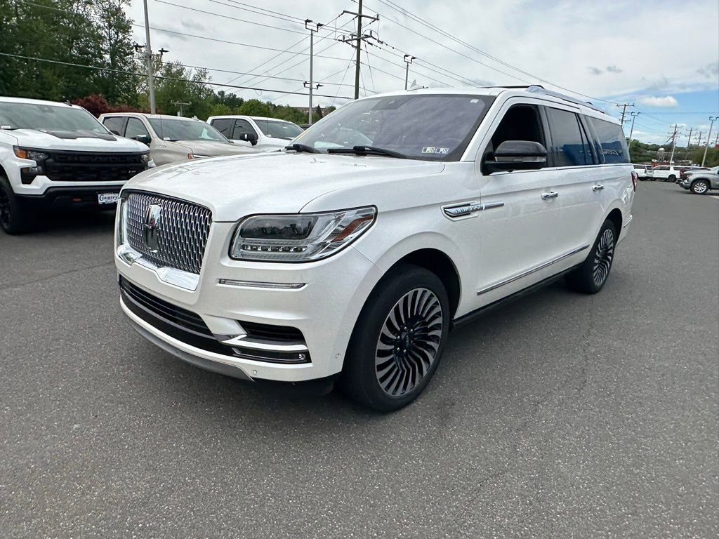 Used 2018 Lincoln Navigator L Reserve w/ Technology Package AWD/4WD image 3