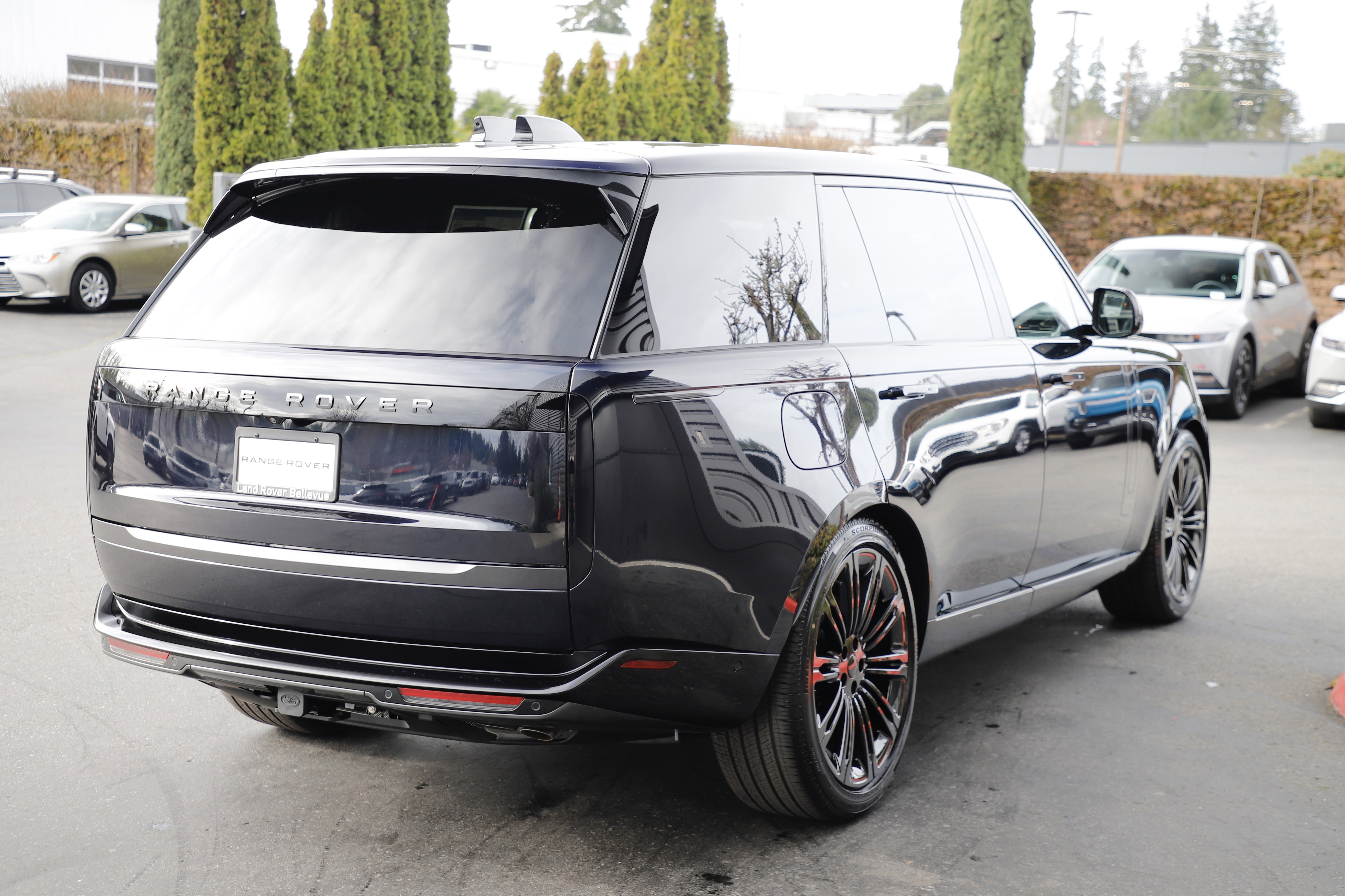 New 2026 Land Rover Range Rover Long Wheelbase SE AWD/4WD image 6