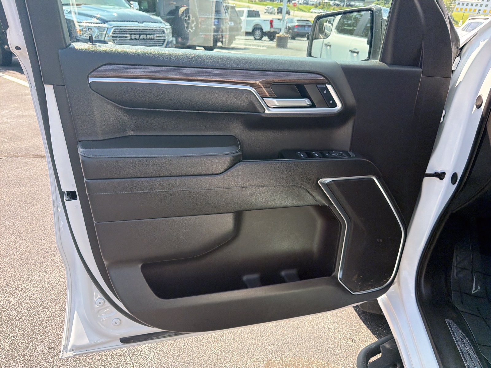 Used 2024 Chevrolet Silverado 1500 LT AWD/4WD image 11