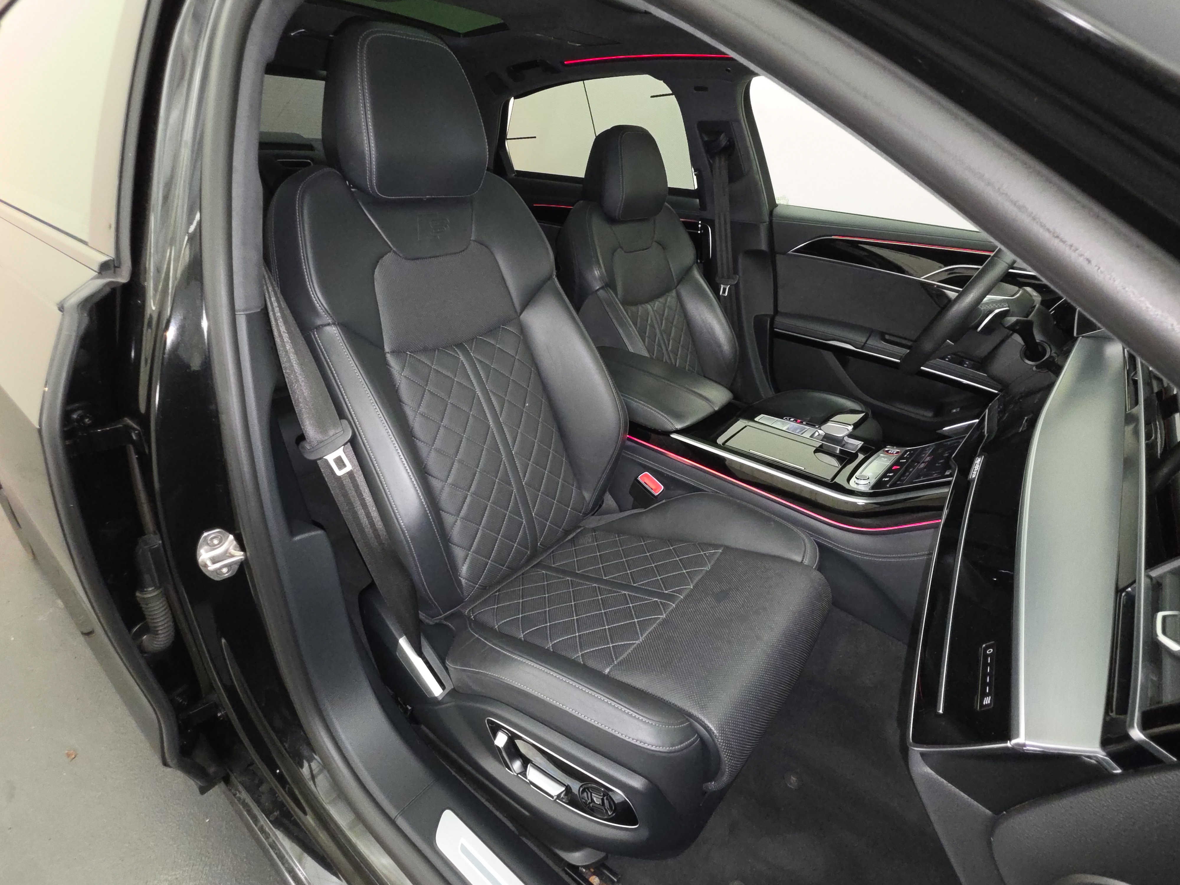 Used 2022 Audi S8 w/ S8 Comfort Plus Package AWD/4WD image 47