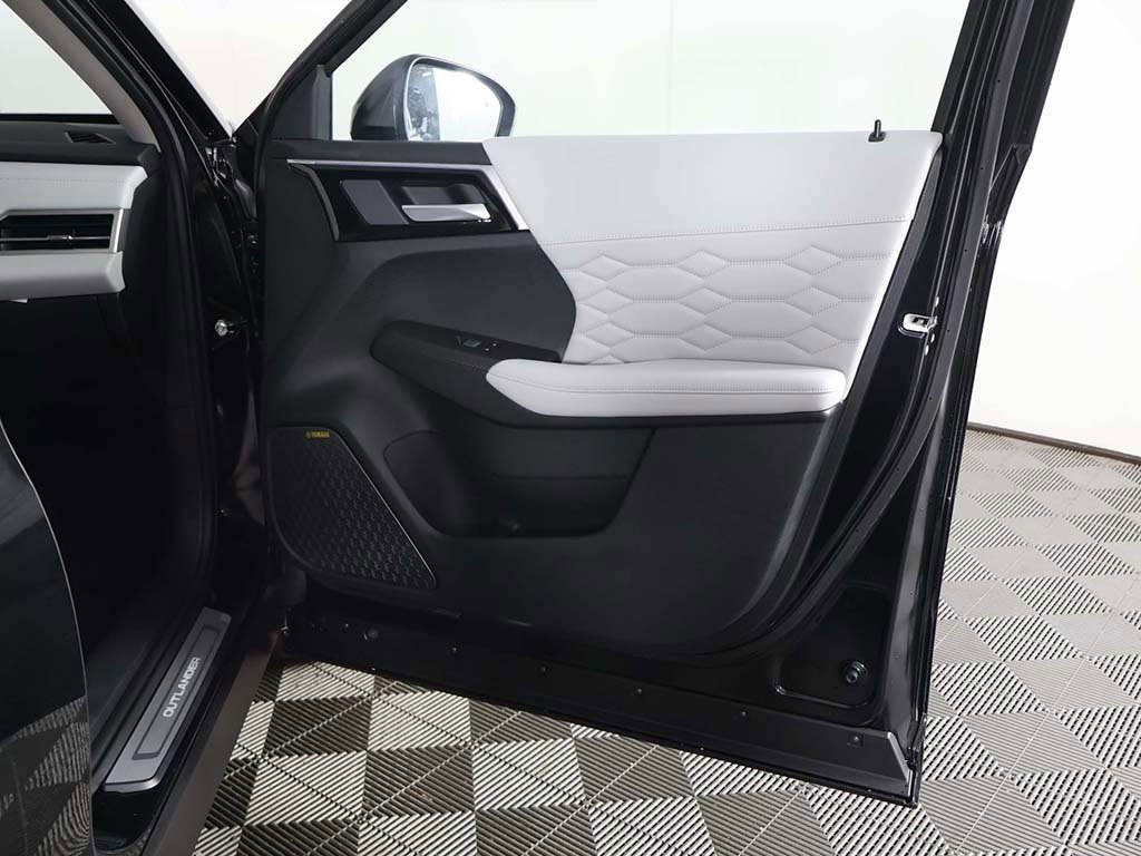 New 2025 Mitsubishi Outlander AWD image 31