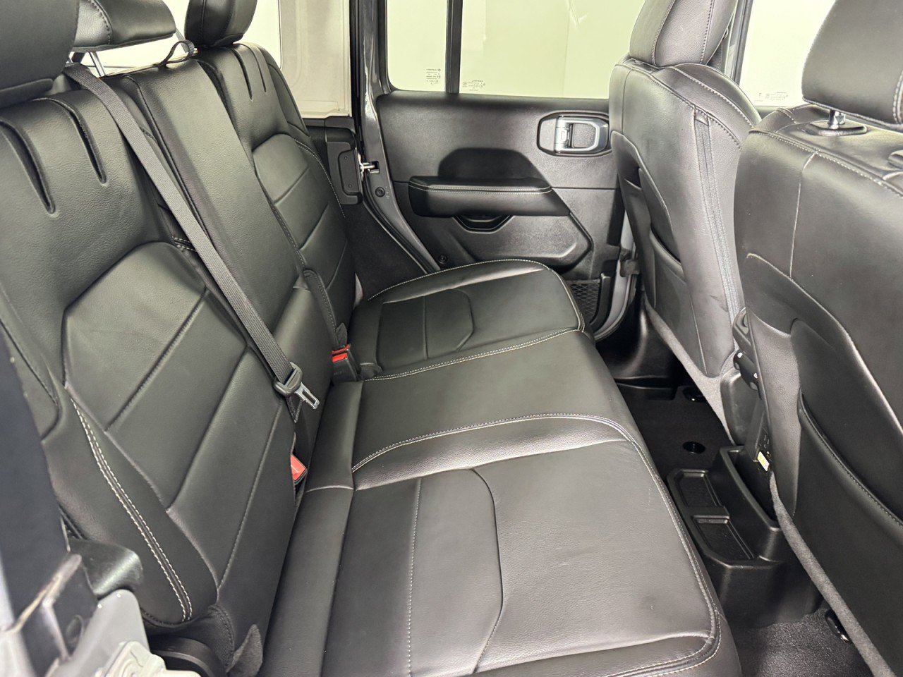 Used 2023 Jeep Wrangler Sahara image 13
