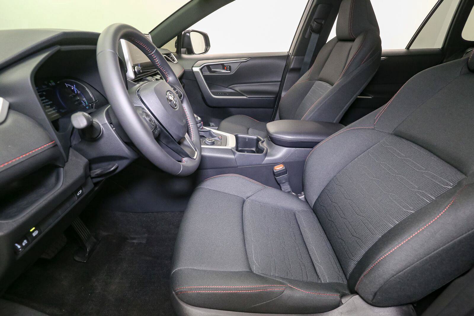 Used 2025 Toyota RAV4 SE AWD/4WD image 43