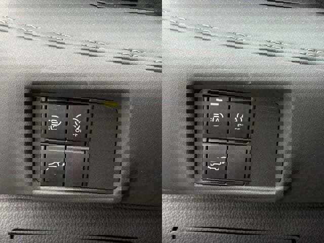 Used 2024 Toyota Highlander LE AWD/4WD image 24